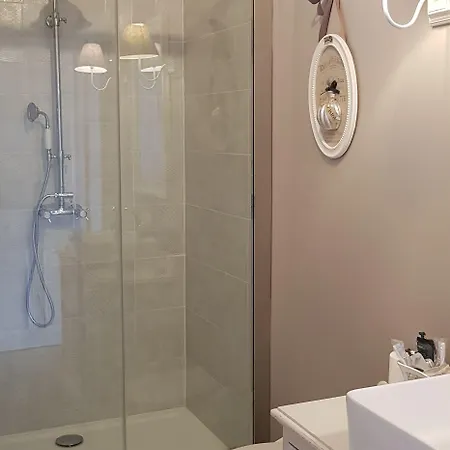 A L'aube De Troyes Frühstückspension 4*