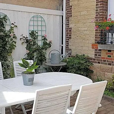 Alojamento de Acomodação e Pequeno-almoço A L'aube De Troyes 4*