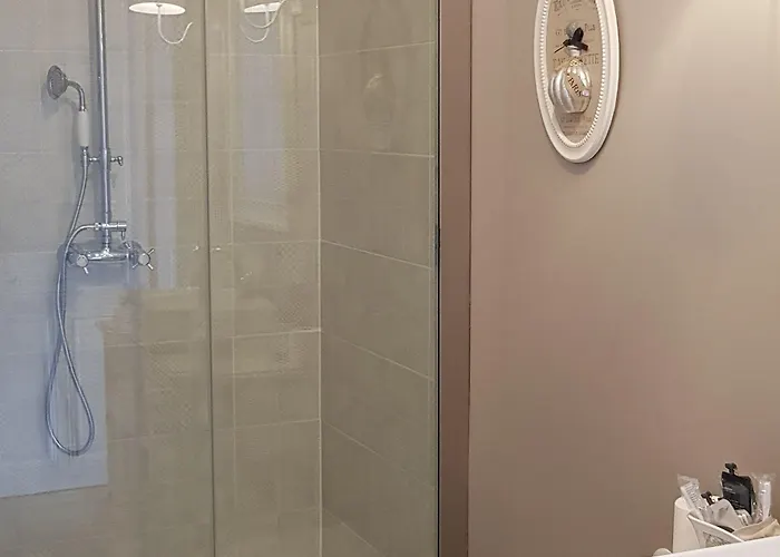 A L'aube De Troyes Bed & Breakfast 4*